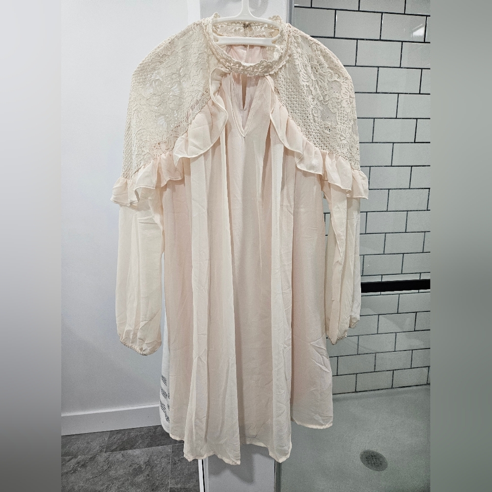 Elegant Cream Lace Dress